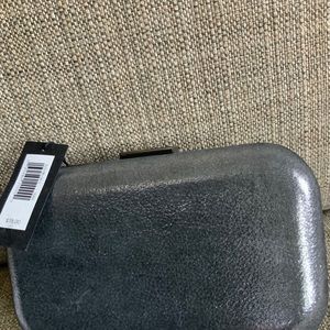 Box clutch with chain